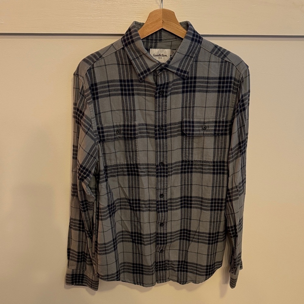 Goodfellow & Co Men’s Gray Navy Blue Plaid Button Down Shirt Soft Flannel Size M